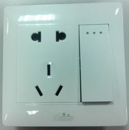 如何將五孔插座與開關和接近傳感器連接以實現獨立控制